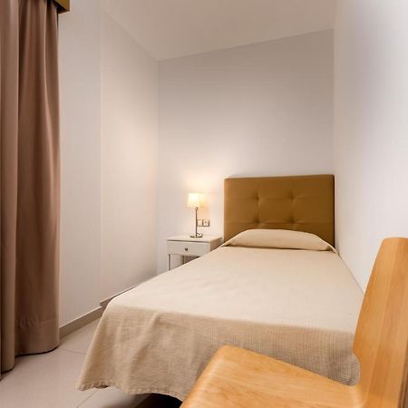 Apartamentos Las Palmeras ปวยร์โต เด มอแกน ภายนอก รูปภาพ