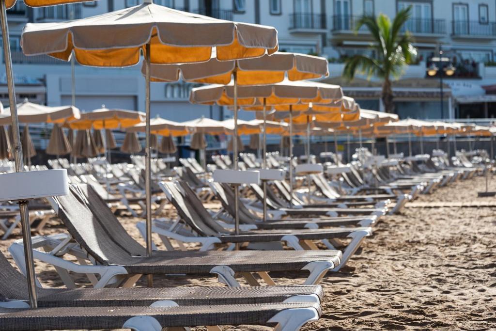Apartamentos Las Palmeras ปวยร์โต เด มอแกน ภายนอก รูปภาพ