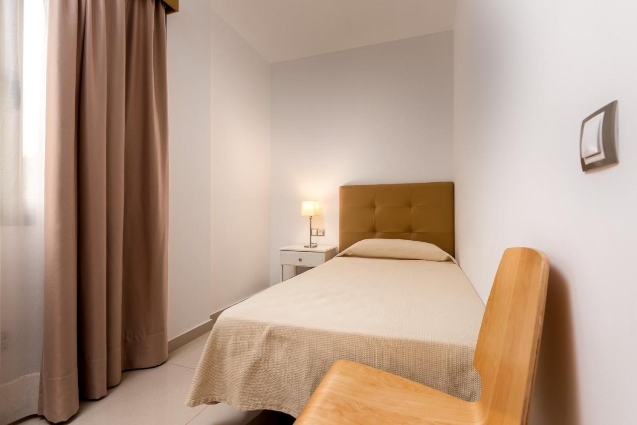 Apartamentos Las Palmeras ปวยร์โต เด มอแกน ภายนอก รูปภาพ
