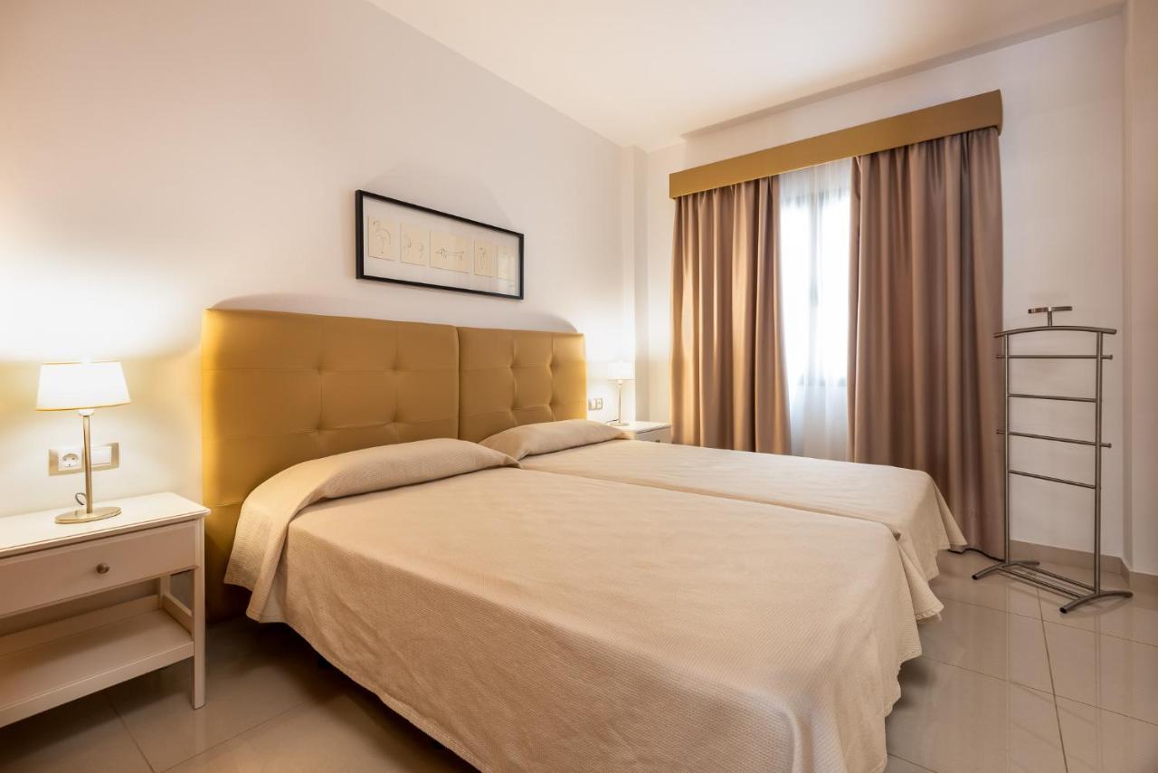Apartamentos Las Palmeras ปวยร์โต เด มอแกน ภายนอก รูปภาพ