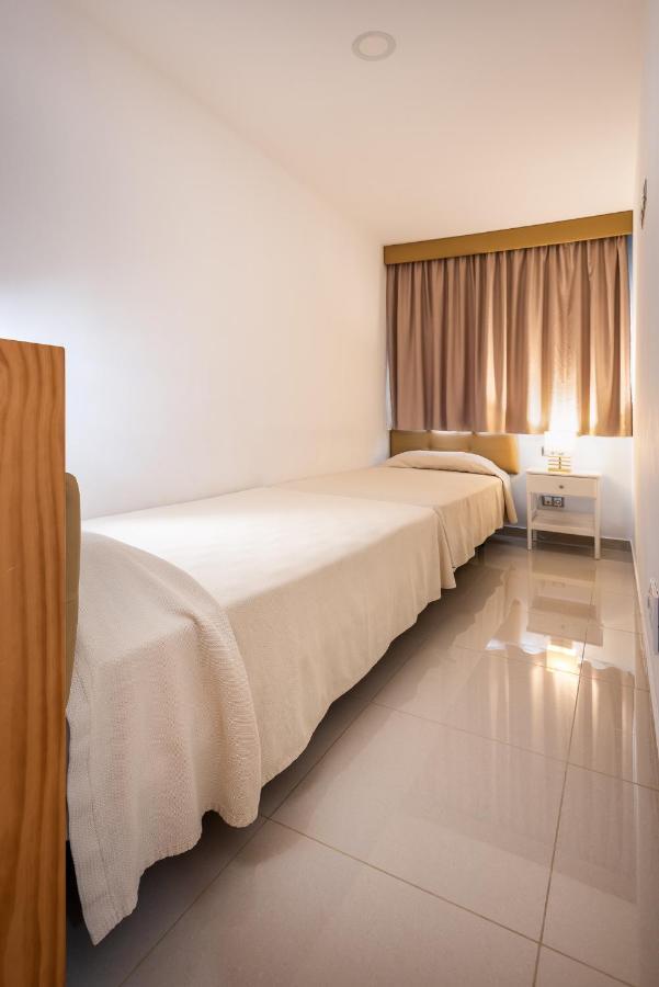 Apartamentos Las Palmeras ปวยร์โต เด มอแกน ภายนอก รูปภาพ