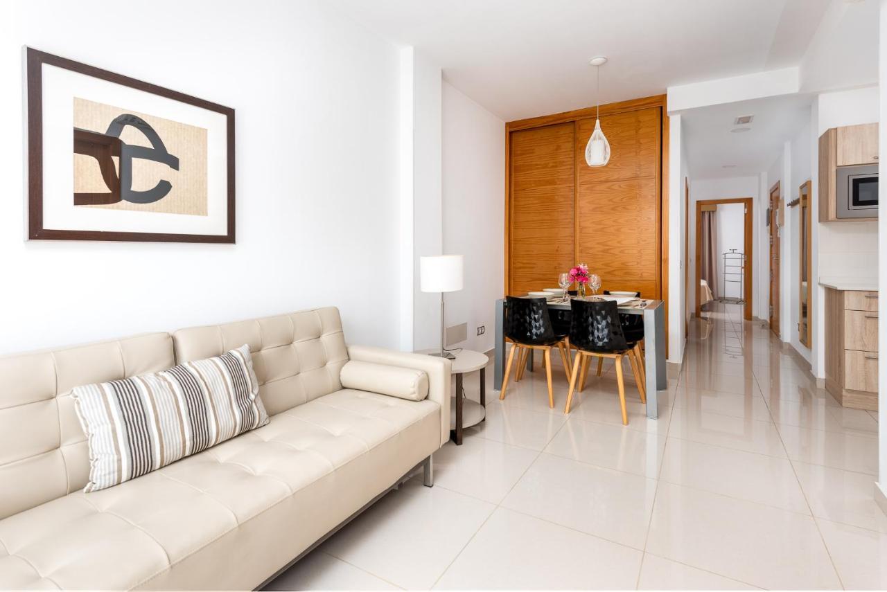 Apartamentos Las Palmeras ปวยร์โต เด มอแกน ภายนอก รูปภาพ