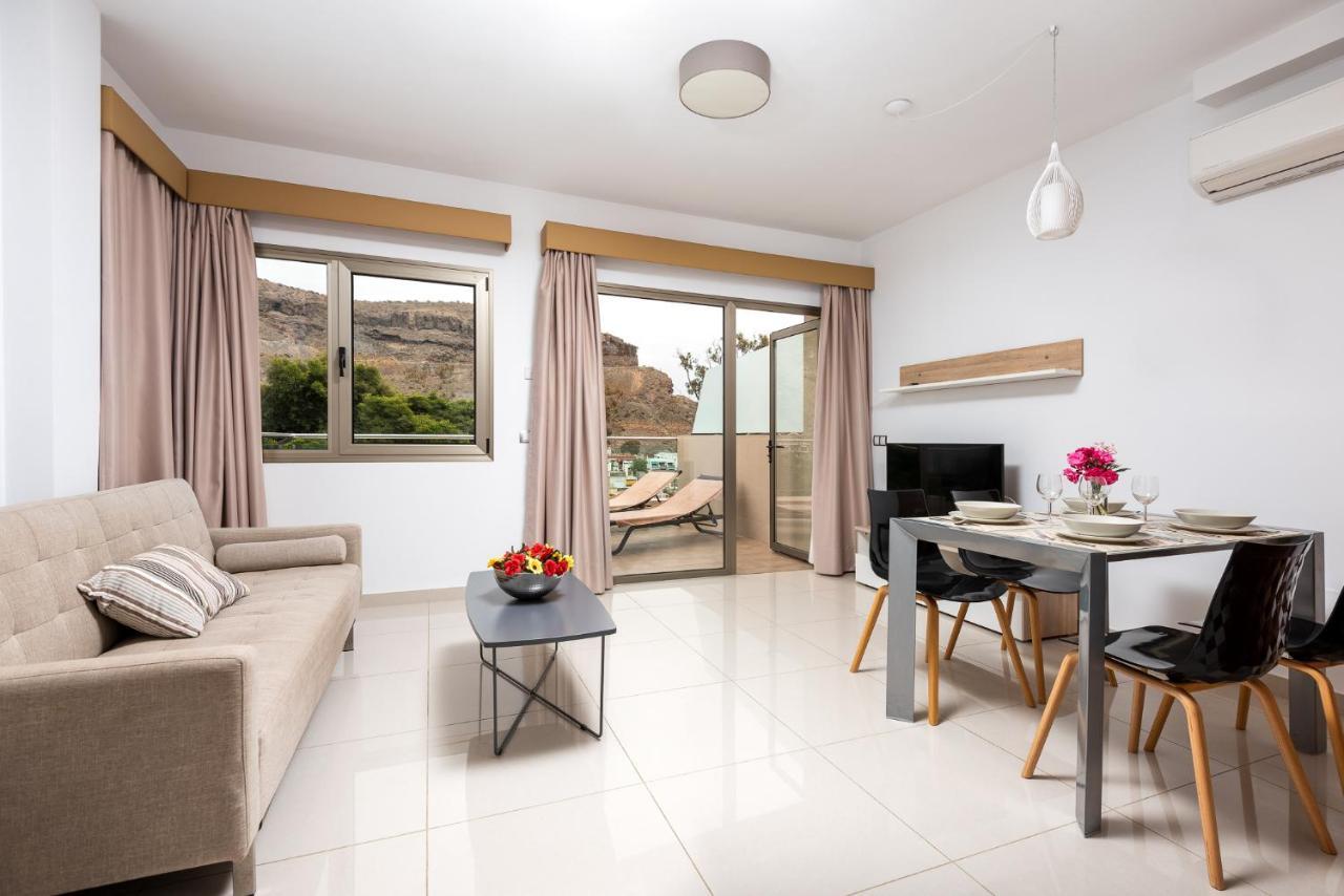 Apartamentos Las Palmeras ปวยร์โต เด มอแกน ภายนอก รูปภาพ