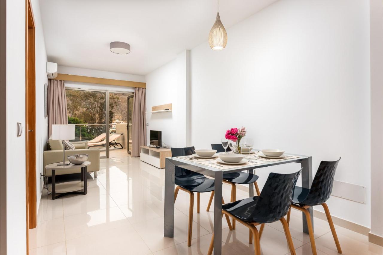 Apartamentos Las Palmeras ปวยร์โต เด มอแกน ภายนอก รูปภาพ
