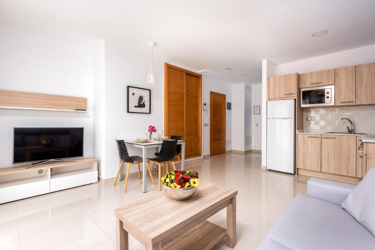 Apartamentos Las Palmeras ปวยร์โต เด มอแกน ภายนอก รูปภาพ