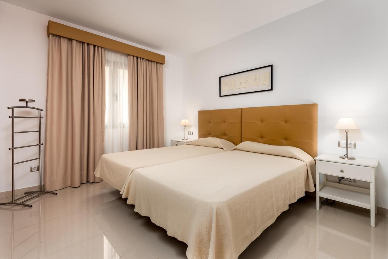 Apartamentos Las Palmeras ปวยร์โต เด มอแกน ภายนอก รูปภาพ