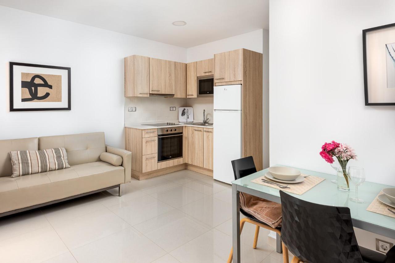 Apartamentos Las Palmeras ปวยร์โต เด มอแกน ภายนอก รูปภาพ