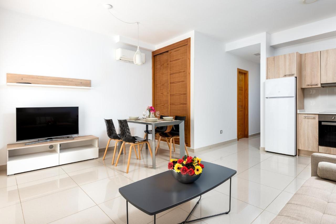 Apartamentos Las Palmeras ปวยร์โต เด มอแกน ภายนอก รูปภาพ