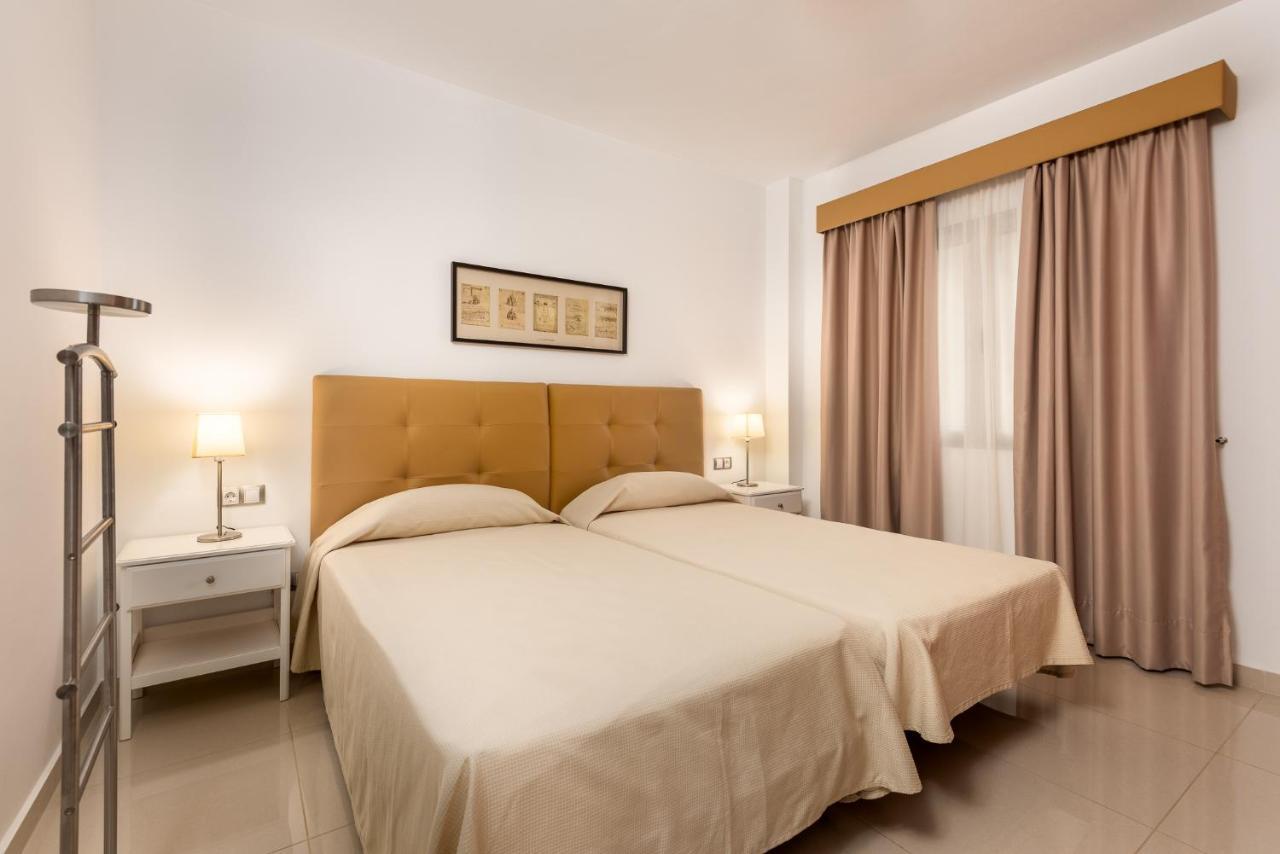 Apartamentos Las Palmeras ปวยร์โต เด มอแกน ภายนอก รูปภาพ
