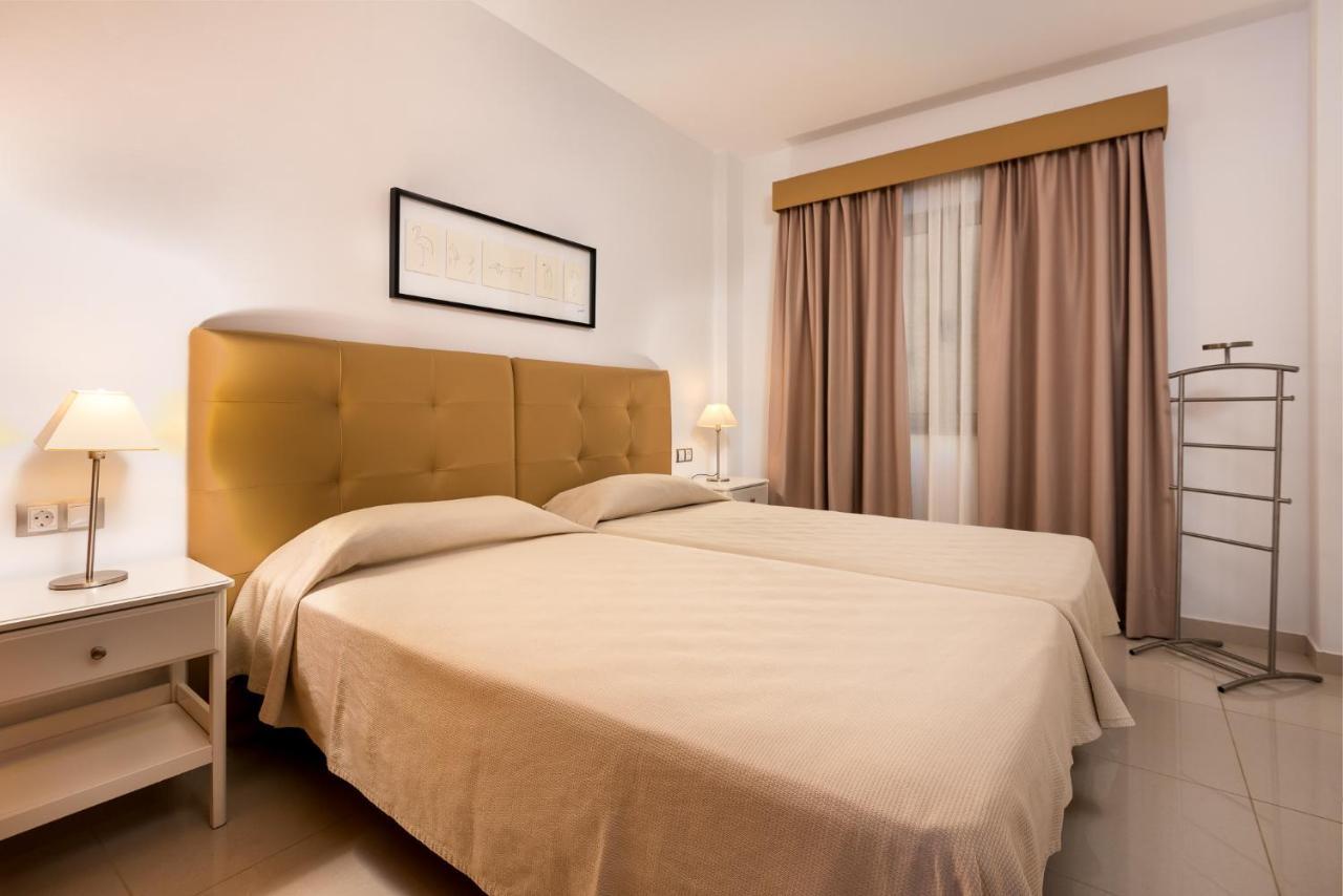Apartamentos Las Palmeras ปวยร์โต เด มอแกน ภายนอก รูปภาพ