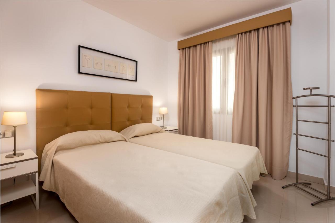 Apartamentos Las Palmeras ปวยร์โต เด มอแกน ภายนอก รูปภาพ